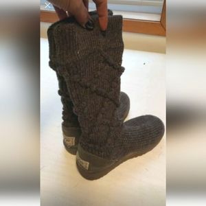 Size 7 ugg sweater boot